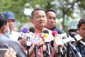 “สมศักดิ์” ลั่นเพื่อไทยรับผิดชอบแจกเงินดิจิทัล หากไม่ดีพร้อมรับผลเลือกตั้งครั้งหน้า เหน็บพวกชอบวิจารณ์ฟรี