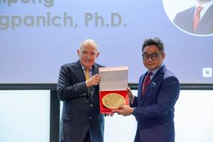 ศศินทร์ มอบรางวัล "อาจารย์ผู้สอนดีเลิศ" ประจำปี 2566