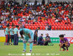 (คลิป) แข้งไทยลีก 3 เสียบคู่แข่งขาหัก แฟนบอลด่ายับกรรมการแจกแค่ใบเหลือง