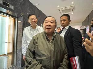 “ลุงป้อม” เผย พปชร.ยังไม่ตั้งโฆษก-เหรัญญิกใหม่ อุบปรับกลยุทธ์ ปัดตอบเจอ “น้องตู่” ไร้แผนเที่ยวตาม
