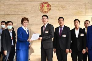 กมธ.ฟอกเงิน สอบหุ้นสตาร์ค ตั้งอนุฯ คุ้ยการเงิน ก.ล.ต.ไร้อำนาจชง DSI สกัดเงินออกนอกไทย จ่อคุย ปปง.ไม่ขยับ