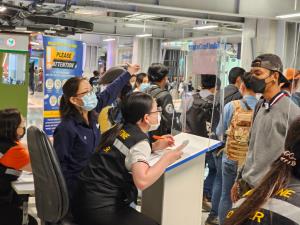 สธ.ดูแลสุขภาพแรงงานไทยกลับจากอิสราเอล สะสม 17 ชุด รวม 2,644 คน