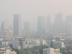 กทม. เช้านี้ฝุ่น PM 2.5 ฟุ้งเกินค่ามาตรฐาน 21 พื้นที่ เตือนปชช.รักษาสุขภาพ คาด 26 ต.ค.ดีขึ้น