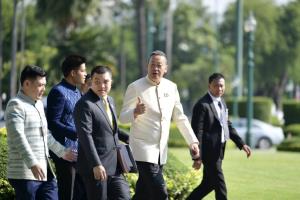 นายกฯ เรียกรัฐมนตรีเพื่อไทยคุยด่วน เร่งขันนอตการทำงาน