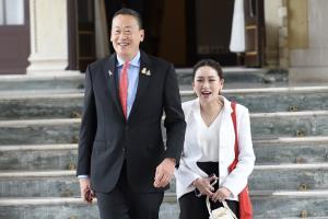 "เศรษฐา" โยนถาม "อิ๊ง" เส้นทางการเมือง เจ้าตัวบอก "พ่อแม้ว" ยังปวดหลังเจาะไหล่ พักโทษยึดตามกม.