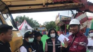 วิศวกรรมสถานพร้อมผู้อำนวยการเขตบางพลัด เข้าตรวจสอบเครื่องเล่นปลาหมึกยักษ์ เจอสลักยืดบิดงอ-นอตขันไม่สุด