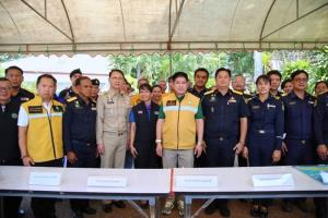 “ธรรมนัส” เปิดจุดตรวจสินค้าเกษตรแบบบูรณาการที่สังขละบุรี สกัดสินค้าเกษตรผิด กม.โดยเฉพาะยาง