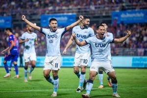 ขึ้นจ่าฝูง! “แข้งเทพ” บุกเชือด “สิงห์เจ้าท่า” 2-0 คว้าชัย 10 นัดติดรวมทุกรายการ