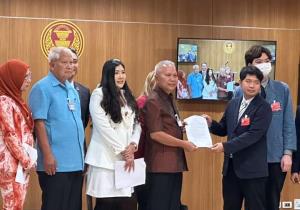 กมธ.การศึกษาห่วงดรามา “เลิกบังคับแปรอักษร” แนะฟังทุกฝ่ายแก้ปัญหาร่วมกัน ก้าวไกลเต้นละเมิดสิทธิเด็ก