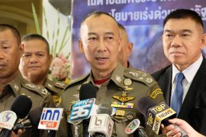 ผบ.ตร.เชื่อ “เสี่ยแป้ง” ยังกบดานในไทย จ่อเอาผิดคนช่วยลงเขา ลั่นตำรวจทำงานตามหน้าที่ ยึด กม.ไม่ได้ทำตามโซเชียล