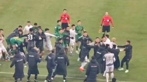 เรื่องใหญ่! นักเตะทีมเจ้อเจียงกรูเข้าทำร้ายร่างกายเเข้งบุรีรัมย์
