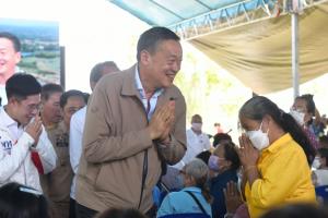 “เศรษฐา” เยี่ยมศูนย์ผลิตสินค้าโอทอป จ่อตั้งสำนักงานโปรโมตท่องเที่ยวอุตรดิตถ์ ดันของดีซอฟต์พาวเวอร์