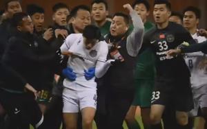 "บุรีรัมย์" โพสต์ภาพช็อตต่อช็อต "ลีออน เจมส์" โดน "เจ้อเจียง" รุมทำร้าย แถมปัดกล้องไม่ให้ถ่าย