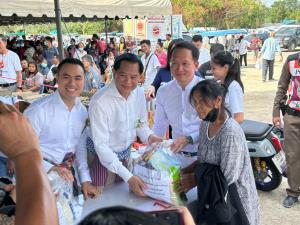“พีระพันธุ์” เป็นประธานพิธีหล่อองค์พระมหาโพธิสัตว์กวนอิมพันมือ พร้อมทั้งเปิดมูลนิธิวงษ์พิทักษ์ร่วมประชาชนสงเคราะห์ เพื่อให้การช่วยเหลือประชาชนที่ประสบภัยใน จ.ราชบุรี