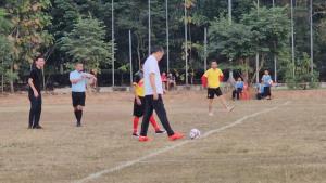 “เศรษฐา” โชว์สเต็ปชู้ตบาสก่อนลงฟาดแข้งทีมเยาวชนฮีโร่สุวรรณคูหา เหมาซัด 2 เม็ด เฉือนชนะ 2:1