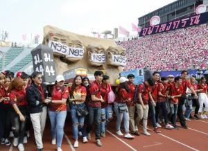 ฟุตบอลประเพณี จุฬาฯ-ธรรมศาสตร์ ครั้งที่ 75 เลื่อนไม่มีกำหนด เหตุเจ้าภาพไม่พร้อม