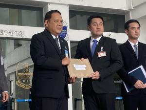 “หมออ๋อง” มอบหลักฐาน “ดีเอสไอ” ขยายผลเอาผิดต้นตอนำเข้าซากหมูเถื่อน