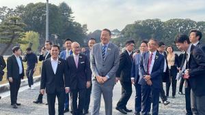 ‘เศรษฐา’ เดินชิลชมลานพระราชวังอิมพีเรียล ก่อนรวมงานเลี้ยงมื้อค่ำนายกฯ ญี่ปุ่นเป็นเจ้าภาพ