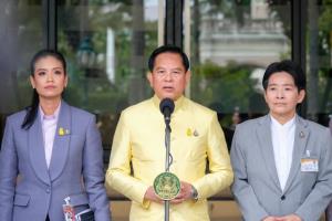 ”พีระพันธุ์”จัดของขวัญกล่องใหม่เพิ่มเติมมอบความสุขให้ปชช.รับปี’67