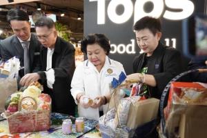 “พวงเพ็ชร” ลงตรวจกระเช้าของขวัญปีใหม่ สร้างความมั่นใจผู้บริโภค แนะช่องแจ้งหากถูกเอาเปรียบ