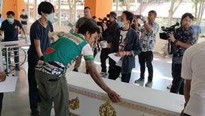 ญาติเหยื่อแม่ผัวโหด ร่ำไห้รับศพกลับอุดรฯ บ้านเกิด เผยคนตายเป็นเสาหลักครอบครัว ส่งหลานเรียนจบ ป.ตรี