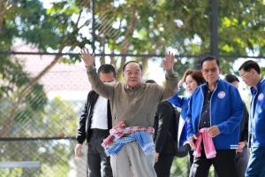 “ประวิตร” นำ พปชร.สัญจรเพชรบูรณ์ รับฟังหลังเปลี่ยน ส.ป.ก. 4-01 เป็นโฉนด ปลื้มดันศรีเทพมรดกโลก