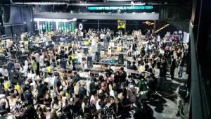 มหาดไทยลงดาบ เด้งนายอำเภอคลองหลวง เซ่น ปกครอง บุกจับผับเถื่อน ปล่อยเด็กต่ำกว่า 18 เที่ยว