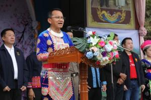 “สมศักดิ์” สวมชุดม้งเปิดงานปีใหม่ทับเบิก รักษาประเพณีเผยแพร่วัฒนธรรม หนุนท่องเที่ยว-สร้างรายได้-เลี้ยงโค