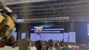 พนักงานช็อก! ซีอีโอตกกระเช้าดับกลางเวที ในงานเลี้ยงของบริษัท (ชมคลิป)