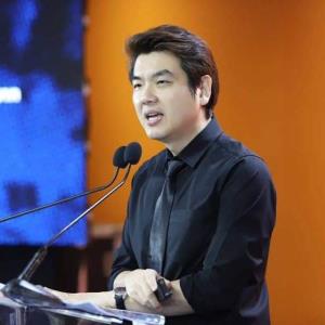 "ปิยบุตร" วิเคราะห์คำวินิจฉัย "พิธา" เหตุITVไม่ได้เป็นสื่อ เตือนเล่นการเมืองถือ 1 หุ้นก็โดน คืนนี้เจาะลึก