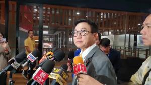 “ดิเรกฤทธิ์” โวยรัฐบาลยื้อ ส.ว.ซักฟอกไปครึ่งหลังเดือนมีนาฯ แถมยังไม่ชัวร์ หวั่นจบสมัยประชุม-หมดวาระ หมดสิทธิอภิปราย