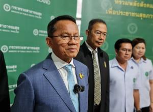 "สมศักดิ์" งดตอบกลุ่มธุรกิจน้ำเมายื่นทบทวนแก้ไขเวลาห้ามขาย บอกยังไม่เห็นรายละเอียด