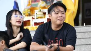 “ตะวัน” กับพวก  โผล่ศาลอาญา ให้กำลังใจนักข่าวประชาไท ชี้พร้อมถูกจับคดีม.116 หากศาลอนุมัติ