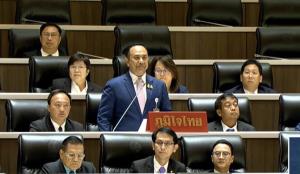 “ณัฏฐ์ชนน”หนุนญัตติบังคับใช้กฎหมาย จัดการกลุ่ม “ป่วน”ขบวนเสด็จฯ ชี้ พ่อ-แม่-ครูบาอาจารย์ สอนมาดี ให้รู้จักรัก ชาติ ศาสนา และพระมหากษัตริย์