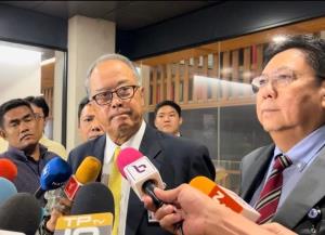 “ชูศักดิ์” ยันพักโทษ “แม้ว” ตามมาตรฐาน ปัดตอบเป็นศูนย์รวมใจ รบ. ปกติคน พท.ไปเยี่ยม-อุบข่าวปรับ ครม.