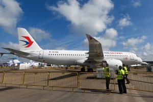 จีนส่ง ‘C919’ ร่วมงานสิงคโปร์แอร์โชว์ หวังท้าทาย 2 ผู้นำยักษ์ใหญ่แอร์บัส-โบอิ้ง