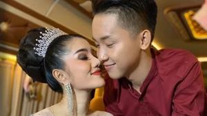 เรื่องลับที่ไม่ลับของผญบ.ฟินแลนด์ – แพรวพราว/หนังเร่