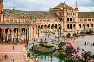 เมืองดังในสเปน เตรียมเก็บค่าธรรมเนียมนักท่องเที่ยว แก้ปัญหานักท่องเที่ยวล้นเมือง