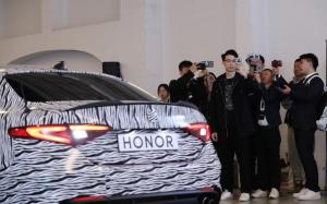 ไม่ง้อพวงมาลัย! แบรนด์มือถือจีนอวดเทคโนฯ ใช้ 'สายตา' คุมรถ