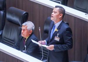 “ธนกร” ติง "หมออ๋อง" บุกทำเนียบทวงร่าง กม.ก้าวล่วงฝ่ายบริหาร แนะเป็นถึงรอง ปธ.ต้องให้เกียรติสภา