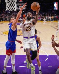 "เลอบรอน" ผู้เล่น NBA คนแรก ทำสกอร์ครบ 40,000 แต้ม