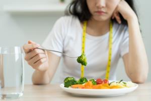 กินไม่หยุด ควบคุมตัวเองไม่ได้ สัญญาณเตือน "โรคพฤติกรรมการกินผิดปกติ"