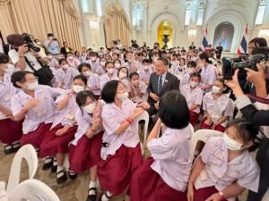 “เศรษฐา” พร้อมดันนโยบายก้าวข้ามอคติทางเพศ เสริมพลังสตรี-ด.ญ.ขจัดยากจน เท่าเทียม ครอบครัวอบอุ่น