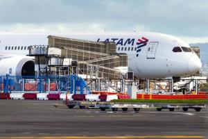 มีกลิ่นไม่ดี! รุดสืบสวนเครื่องบินโบอิ้ง LATAM ดิ่งฮวบกลางอากาศ หลังพบจู่ๆ เปลี่ยนเส้นทางกะทันหัน