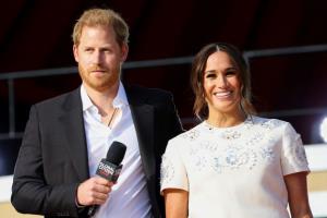 สื่อแฉวัง UK ไม่ไว้ใจ! เจ้าชายแฮร์รี-เมแกน ทราบข่าวเจ้าหญิงเคทประชวรผ่านทางทีวี