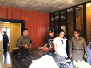 ตร.ออกหมายจับแล้ว โจรขึ้นบ้าน “แจ๊ส ชวนชื่น” ขโมยรองเท้า