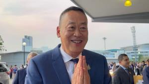 นายกฯถึงสนามรอเชียร์บอลไทย พร้อมให้กำลังนักเตะเชื่อทุกคนรู้หน้าที่ "มาดามแป้ง" ชี้ 1-0 ก็ดีใจแล้ว