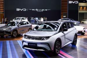 ไม่ใช่แค่โค่นเทสลา! BYD คิดการใหญ่ ลดแหลกหวังขโมยลูกค้าจากโตโยต้าและโฟล์คสวาเกน