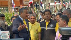 "เศรษฐา" ควง " ชัชชาติ" เยี่ยมแฟลตดินแดง ปัดทำคะแนนมาดูความเดือดร้อน สั่งซ่อมตึกเสร็จในก.ค.
