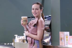 มาดามแป้งชวนดับร้อน เติมความสดชื่นด้วย Smoothies เมนูน้องใหม่จาก Golden Coffee